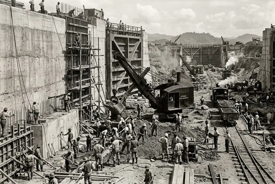 Fotografía de archivo estilo sepia de trabajadores excavando el Corte Culebra durante la construcción histórica del Canal de Panamá a inicios del siglo veinte