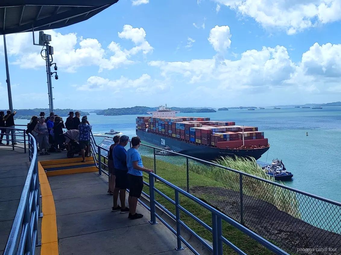 Historische Schleusenkammer der Gatún-Schleusen auf der ursprünglichen Route des Panamakanals