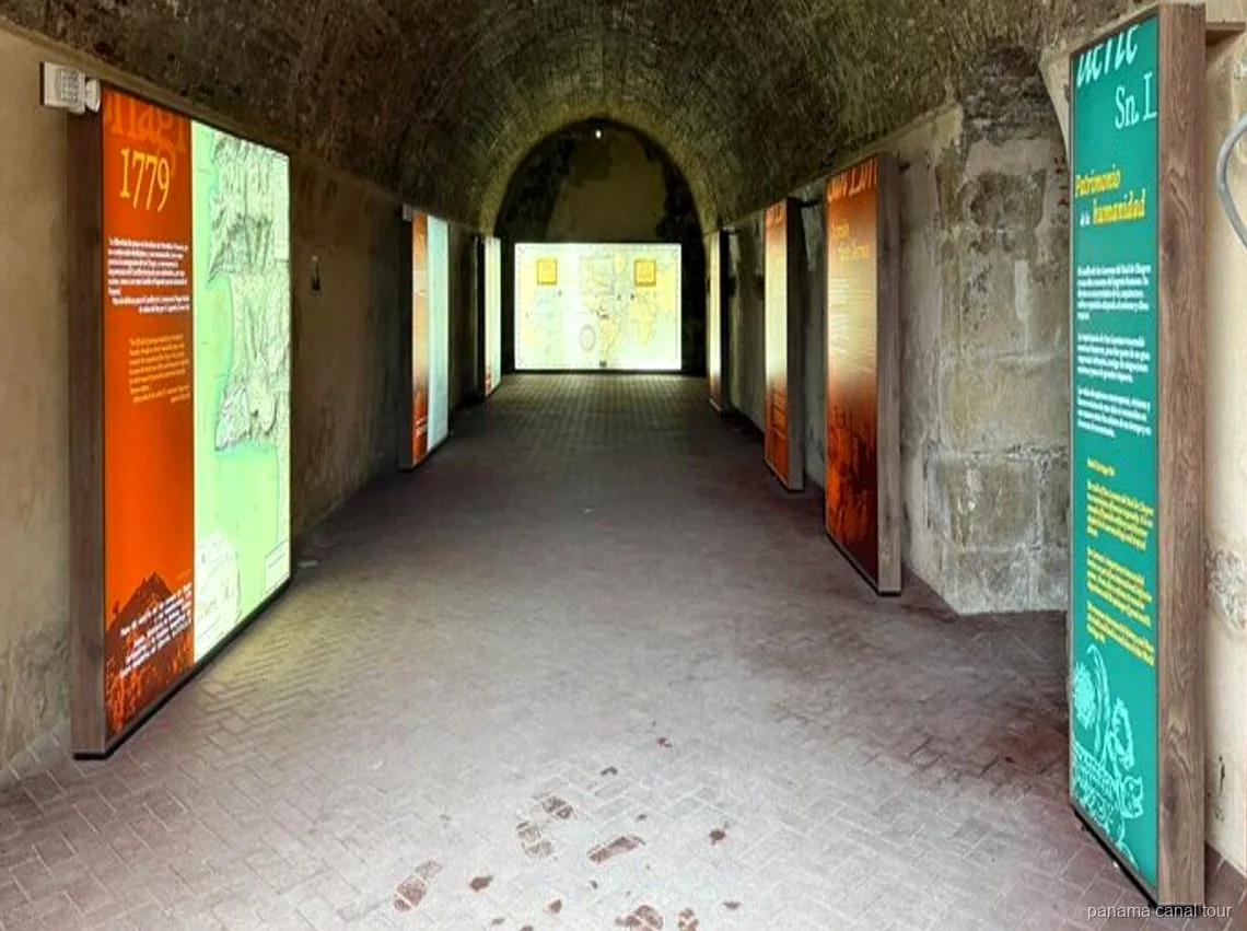 Historische Schleusenkammer der Gatún-Schleusen auf der Kanalschleusen & San-Lorenzo-Fort Tour